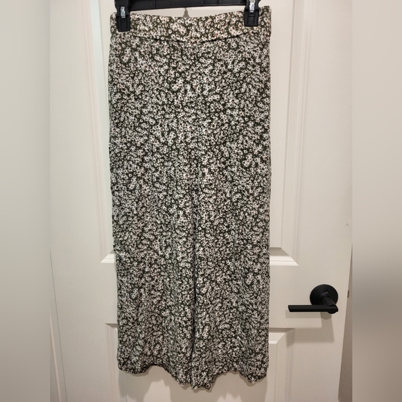 Jessica Simpson Capris - Picture 1 of 3